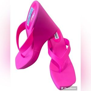 Steve Madden Women's Refined Wedge Sandal